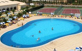 Oasis Parque Country Club